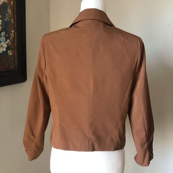 3/25 or 2/20! Cropped Blazer Sz LG - Picture 4 of 10